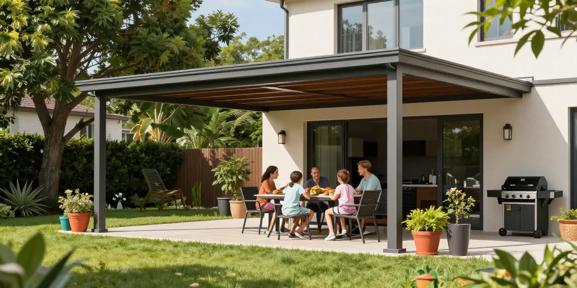 Terrassenüberdachung freistehend im Garten mit Familie beim Essen und Grillen